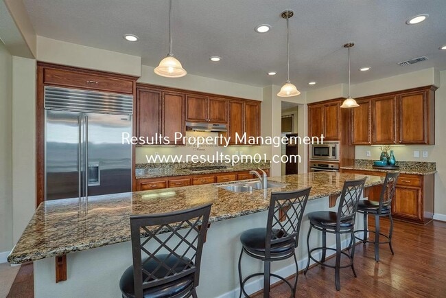 Building Photo - Spacious and upgraded 4 Bed 3 Bath Roseville Home