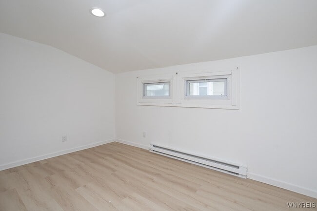 Building Photo - 109 6th Ave
