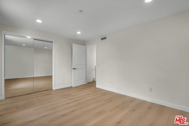 Building Photo - 7301 Vista Del Mar