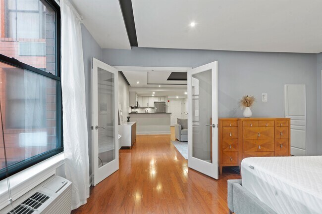 Building Photo - 4301 Park Ave