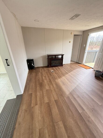 Building Photo - 85 Buttercup Dr