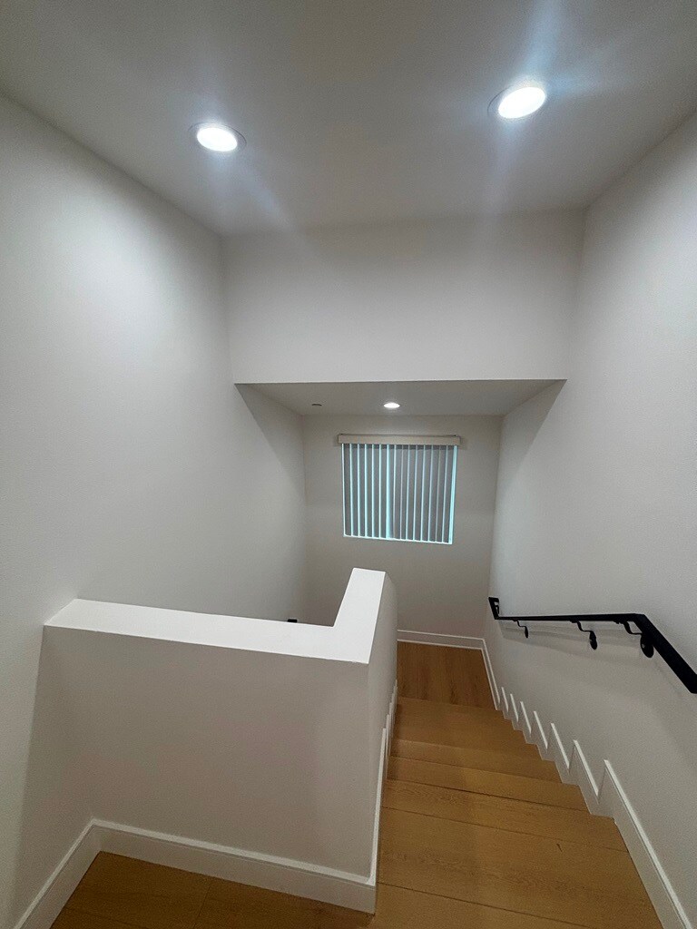 Building Photo - 5526 S Wilton Pl