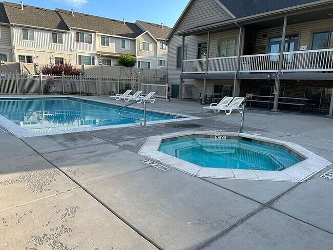Building Photo - Gorgeous Provo Townhome