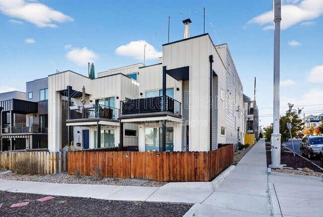 Building Photo - 1299 Newton St