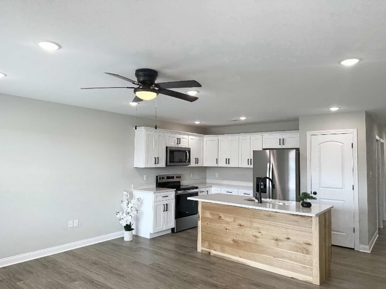 Building Photo - 418-420 Nandino Cir