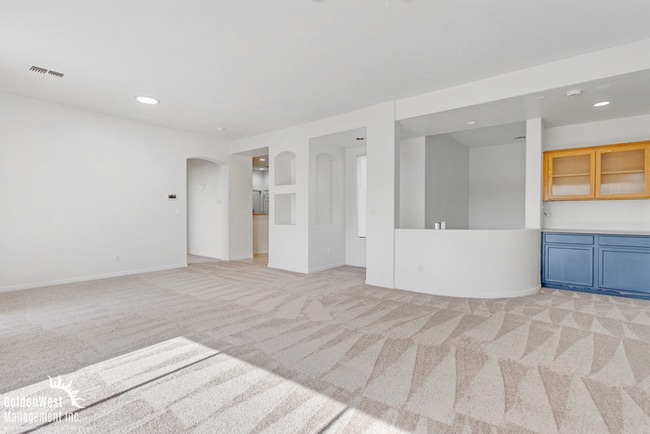 Building Photo - Gorgeous 2Bdm 2Ba Home with Golf-Course Vi...