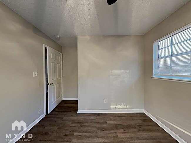 Building Photo - 5170 Hickory Dr NE
