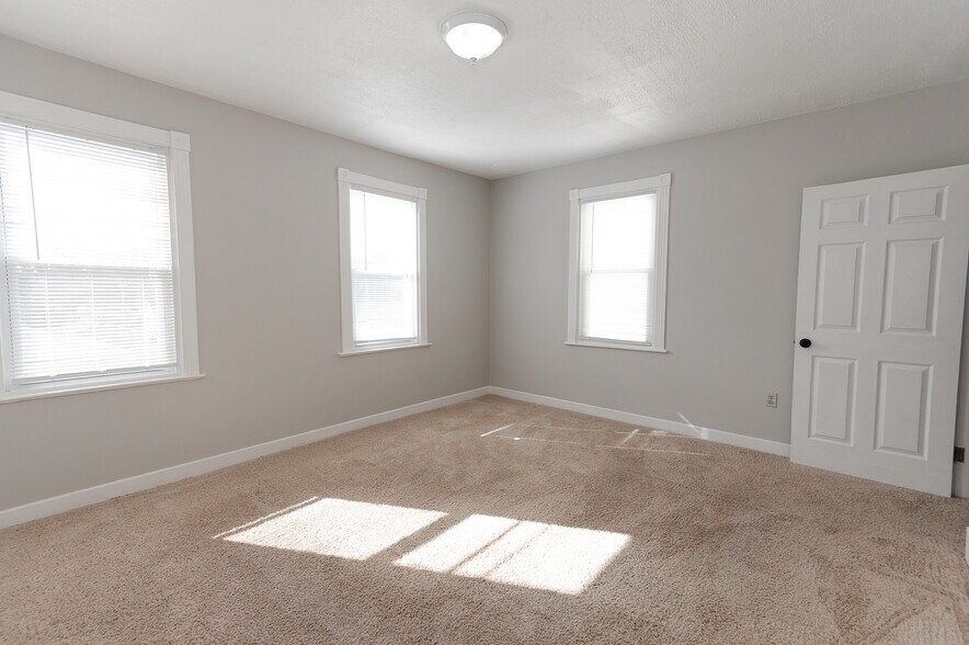 Building Photo - 223 E Pennview St