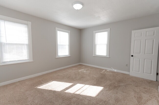 Building Photo - 223 E Pennview Ave