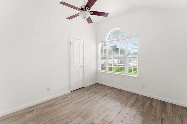 Building Photo - 5900 Taylorcrest Dr