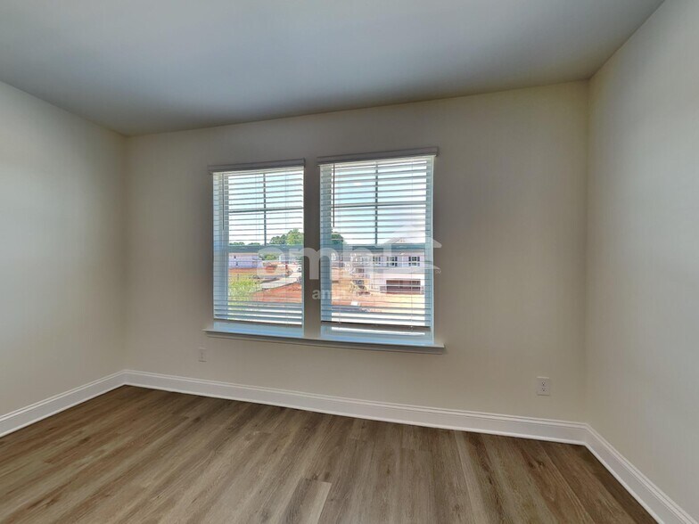 Building Photo - 6051 Rosemore Ln