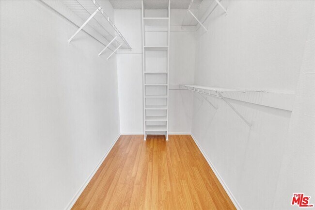 Building Photo - 5437 Corteen Pl