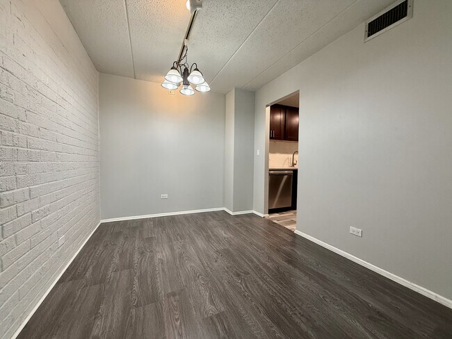 Building Photo - 3852 N Parkway Dr