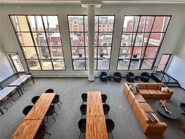 Building Photo - 401 N 2nd St