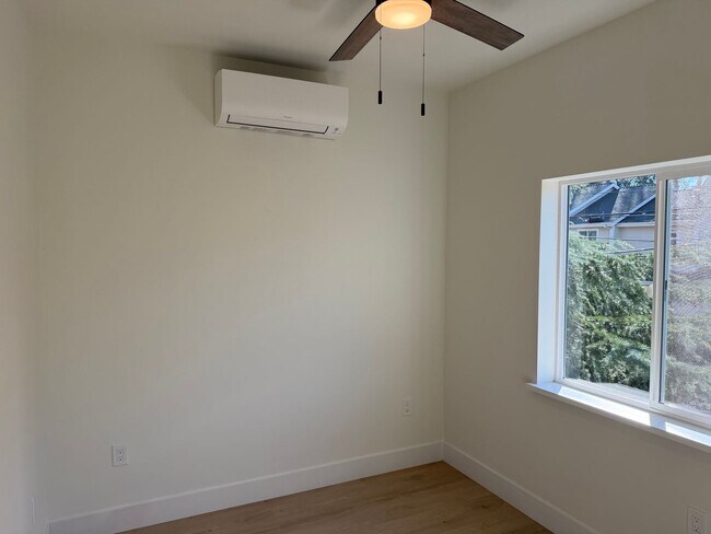 Building Photo - New 600 Sqft. 2 Bedroom 1 Bath Condo in Downtown Sacramento