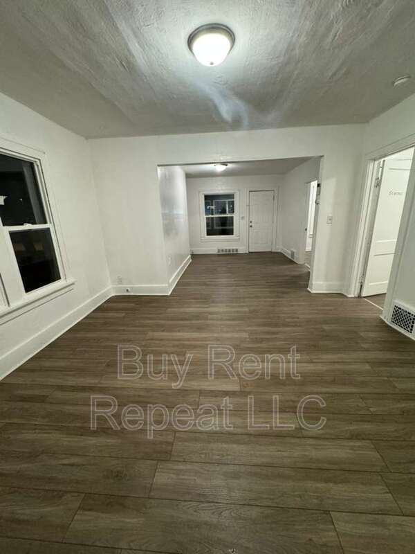 Building Photo - 320 Hudson St