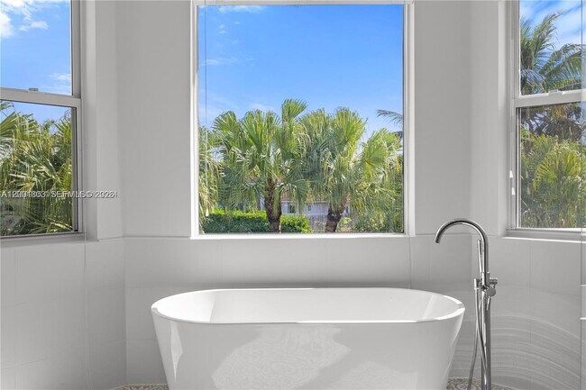 Building Photo - 16449 SW 84th Pl