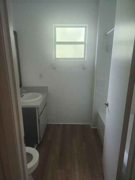 Building Photo - 2216 Flower Tree Cir