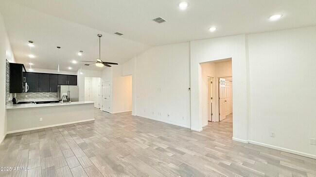Building Photo - 5420 W Desert Hollow Dr