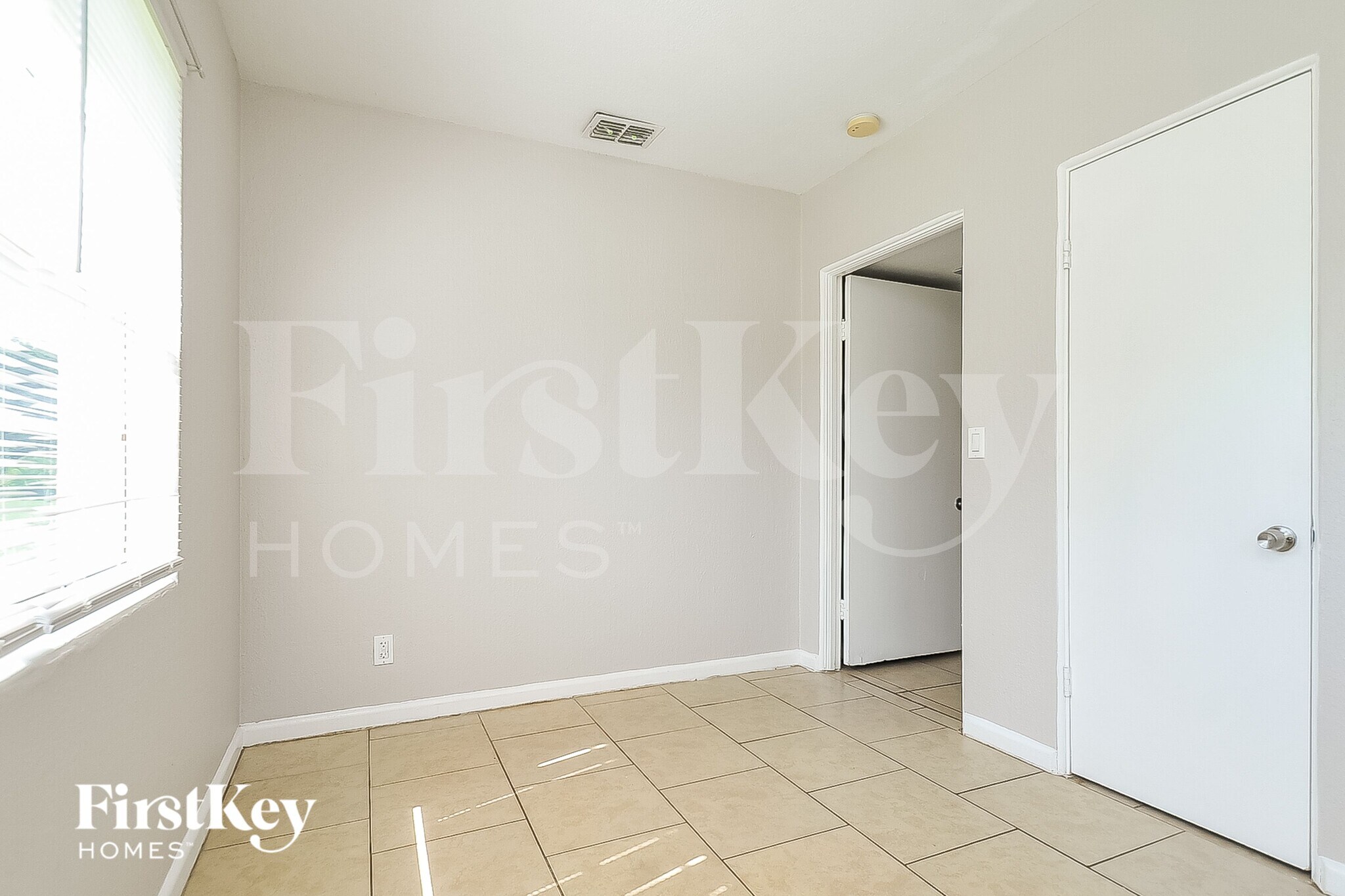 Building Photo - 1715 N Lake Shipp Dr