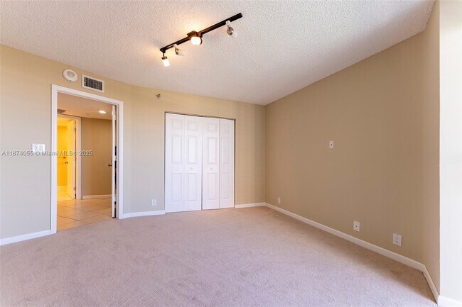 Building Photo - 3530 Mystic Pointe Dr