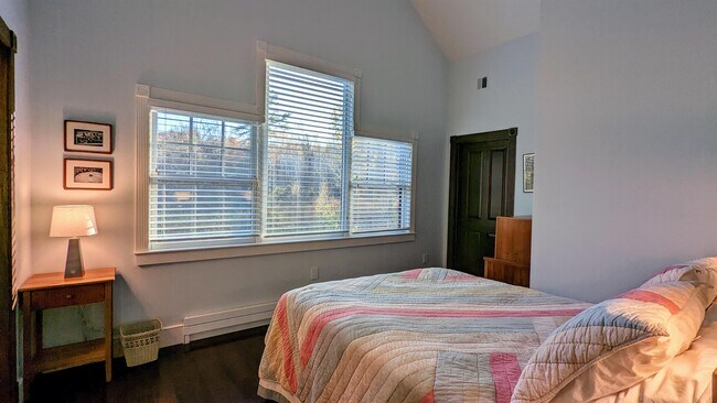 Building Photo - 133 Waukewan St