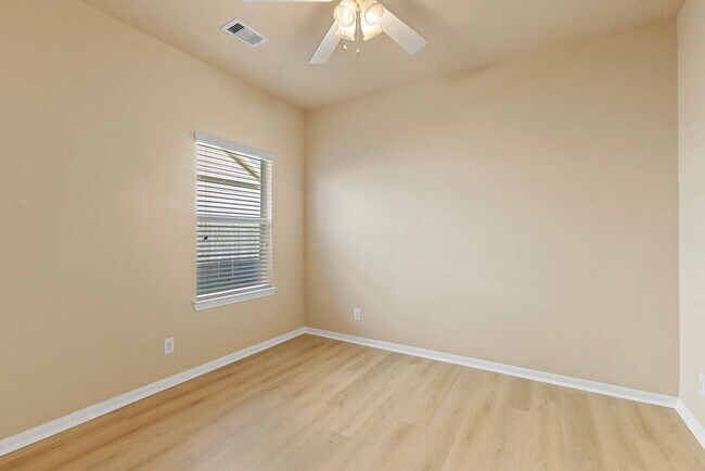 Building Photo - 7014 Hazelnut Ln