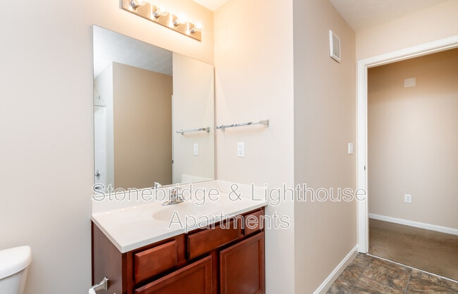 Building Photo - 201 Stonebench Cir