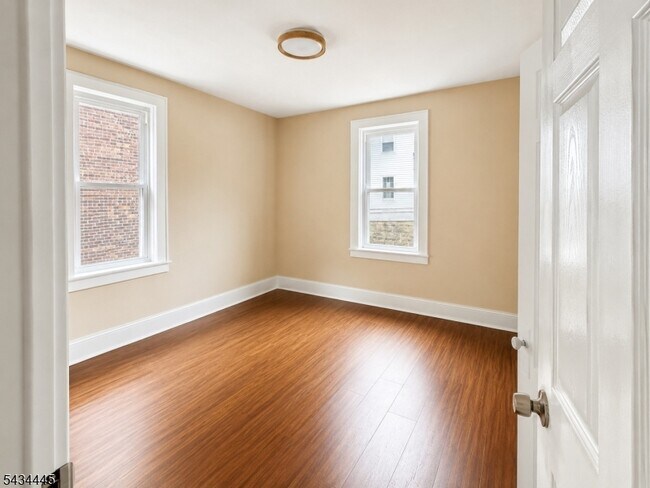 Building Photo - 137 Hammond Ave