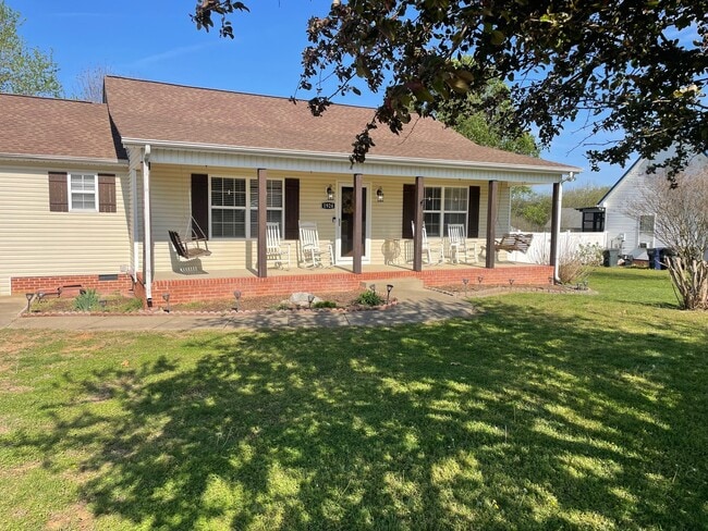 Building Photo - 1924 Farmington Ct