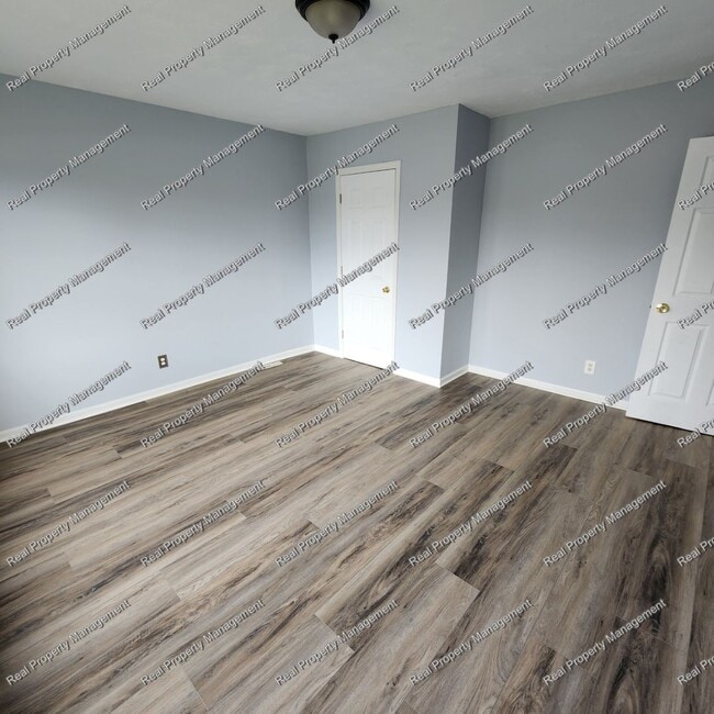 Building Photo - Updated Four Bedroom Hobart Ranch