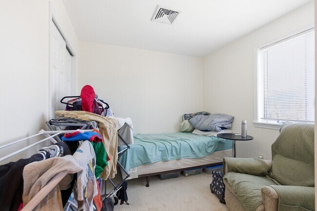 Building Photo - 5 Meadowbrook Rd