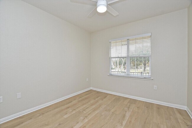 Building Photo - 405 Dawson Trail