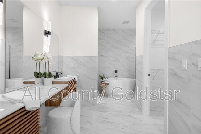 Building Photo - 1173 Rotonda Cir