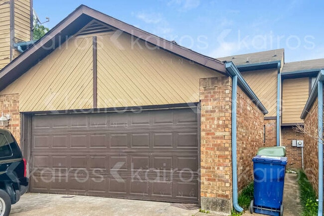 Building Photo - 834 Courtenay Pl