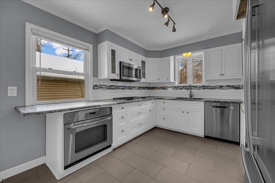 Building Photo - 2299 W Lincoln St