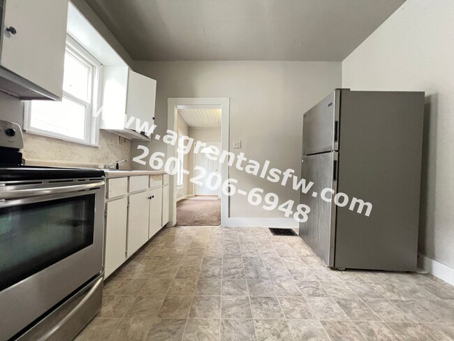 Building Photo - 2 bedroom house -  $300 off the first mont...