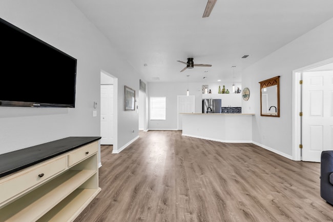 Building Photo - 1647 Red Oak Ln