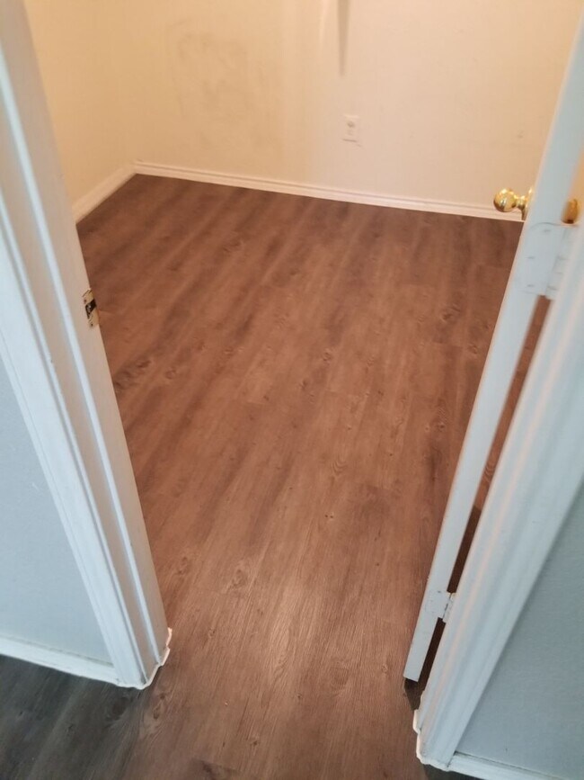 Building Photo - 2354 Mission View