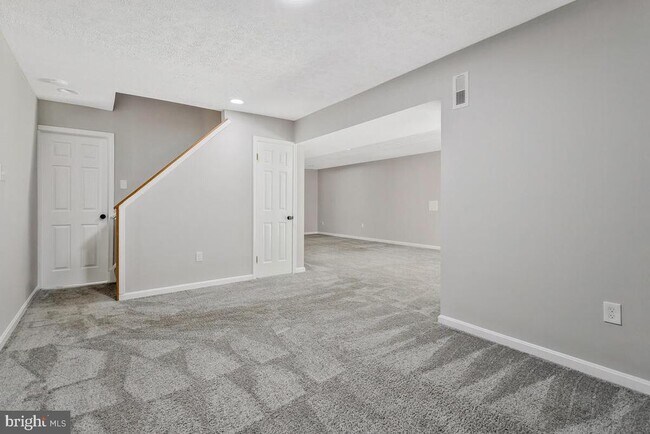 Building Photo - 9205 Midland Turn