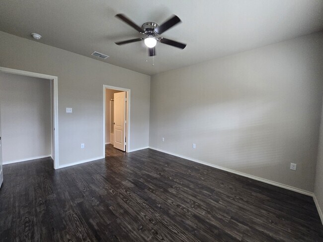 Building Photo - 322 Ambrose Avenue