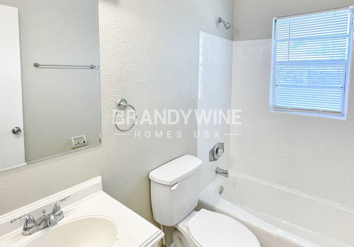 Building Photo - 3639 N Ride Dr