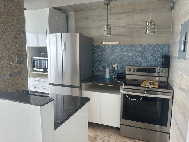 Building Photo - 4334 Ocean Dr