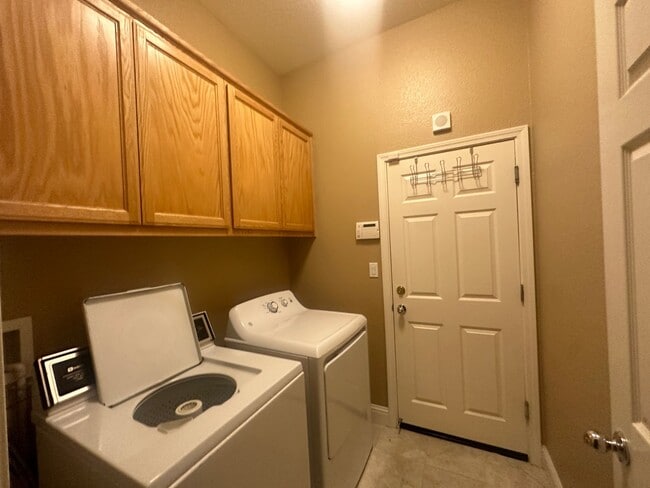 Building Photo - 9456 Vintner Cir