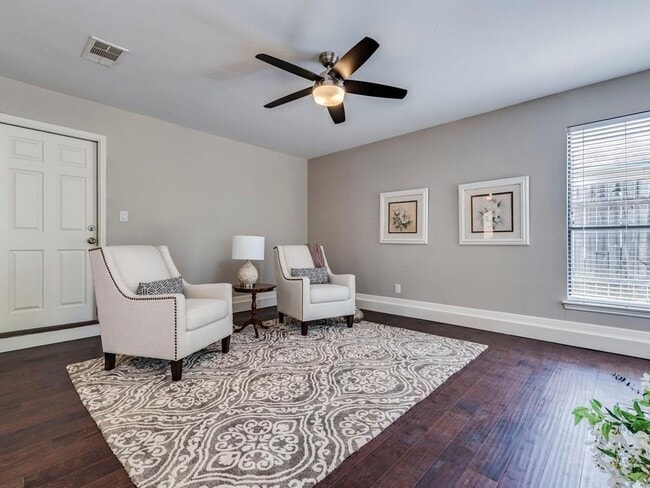 Building Photo - 12328 Thompkins Dr
