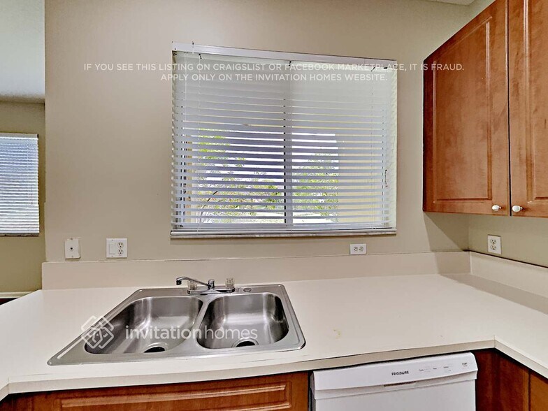 Building Photo - 4401 Coventry Pointe Way