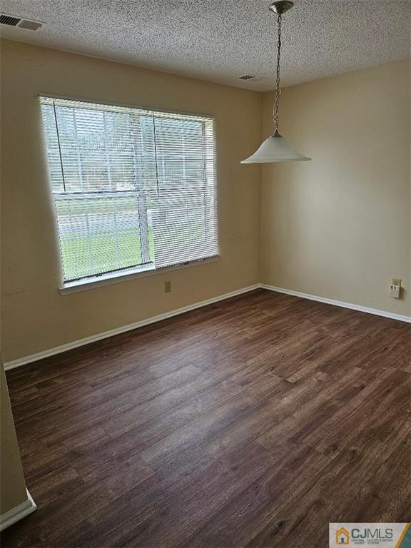 Building Photo - 5 Tanglewood Ct