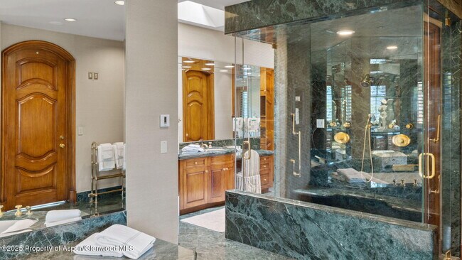 Building Photo - 715 Willoughby Way