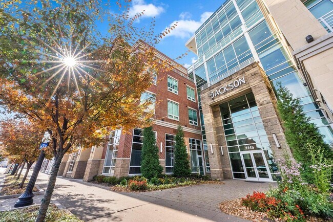 Building Photo - 1145 N High St