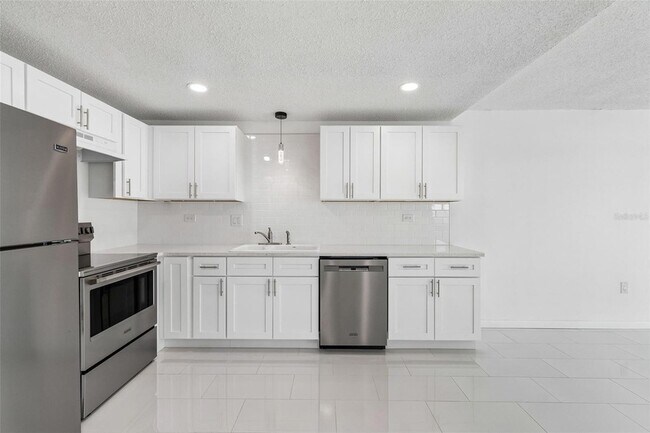 Building Photo - 450 Treasure Island Causeway